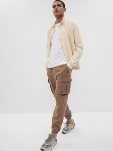 Gap GapFit Tech Fleece Cargo Braun | 8607-UNHTC