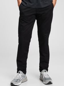 Gap Modern Khakis in Turn Taper Schwarz | 7589-LMZUA